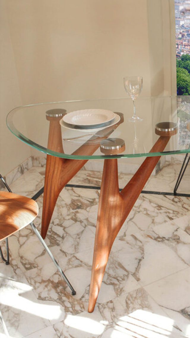 Tavoli in vetro temperato – Design moderno con piano trasparente e base in acciaio dallo stile raffinato