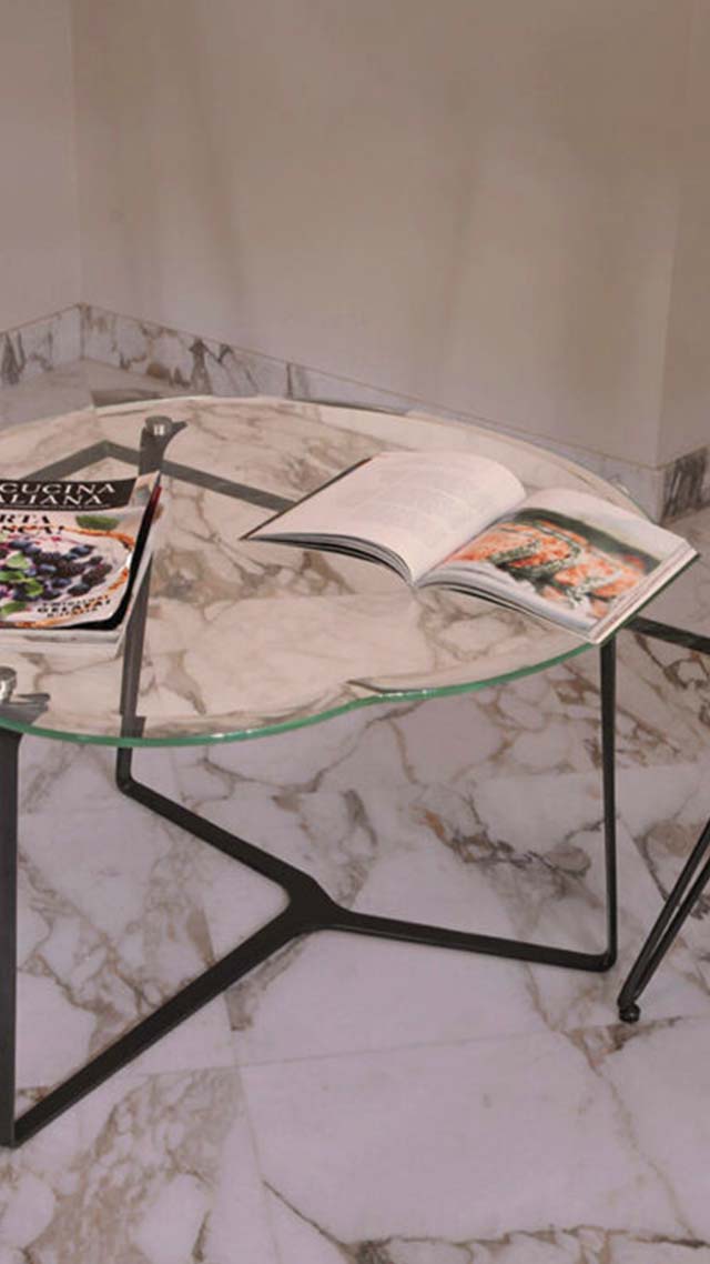 apple crrystal glass coffee table