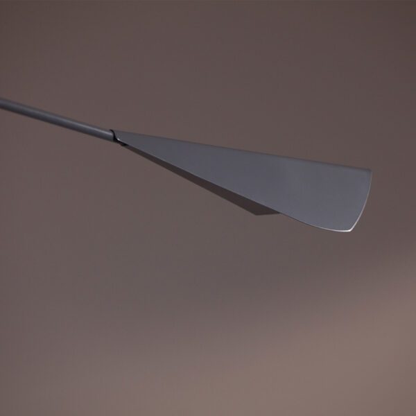 Una lampada a soffitto Calla moderna con un design essenziale e curve eleganti, che illumina con stile un ambiente contemporaneo.