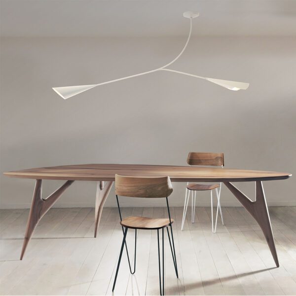 ne collection mettant en avant Ibsen, Ted et Calla, des meubles de design moderne dans un cadre élégant.