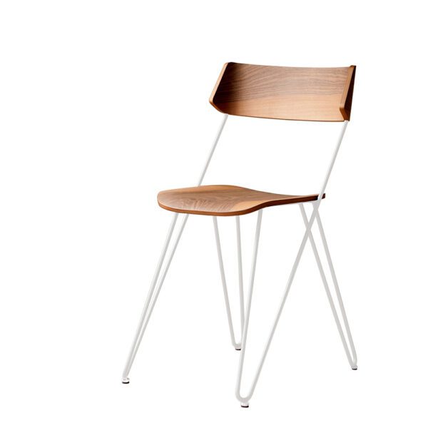 Chaise Ibsen Master blanche de Greyge, assise minimaliste moderne avec une finition blanche élégante.