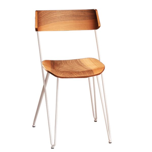 Chaise Ibsen Master blanche de Greyge, design épuré avec une élégance minimaliste et une finition blanche premium.