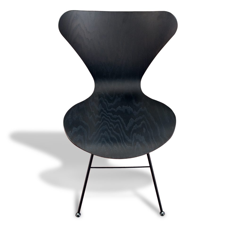 Sedia Riah di Greyge, con design moderno, linee essenziali e comfort elegante.