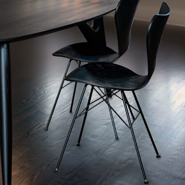 Sedia Riah di Greyge, elemento d’arredo moderno con design raffinato e comfort lussuoso.