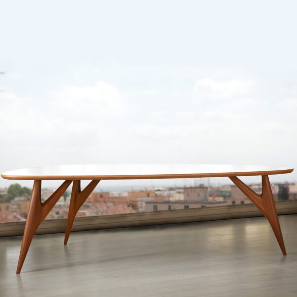Tavolo Ted One Bianco visto frontalmente, con superficie bianca liscia e design minimalista, perfetto per interni moderni e lussuosi.