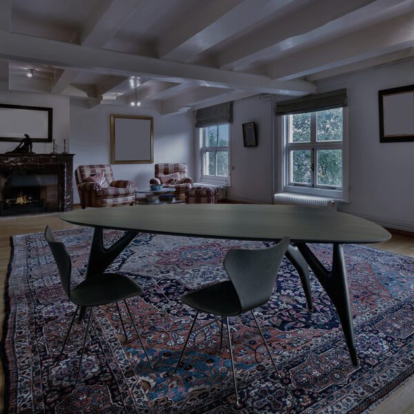 Tavolo da pranzo Ted Nero in vista notturna, che mette in risalto il suo design moderno e raffinato con una finitura scura.