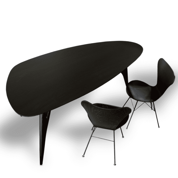 Vista elegante del tavolo da pranzo Ted Nero, con un focus sui suoi materiali lussuosi e sulla lavorazione raffinata.