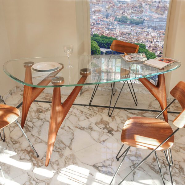 Tavolino da caffè Ted in cristallo di Greyge, elegante pezzo moderno con superficie in vetro trasparente e design contemporaneo.
