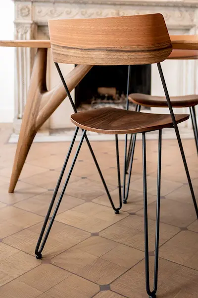 Arredamento di lusso contemporaneo di Greyge, che valorizza l’artigianato italiano e la leggerezza visiva.